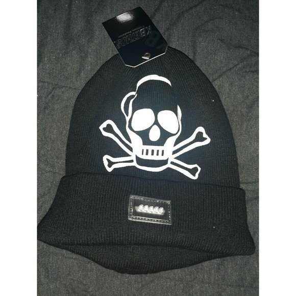 NWT black cuffed skull beanie - Picture 1 of 4